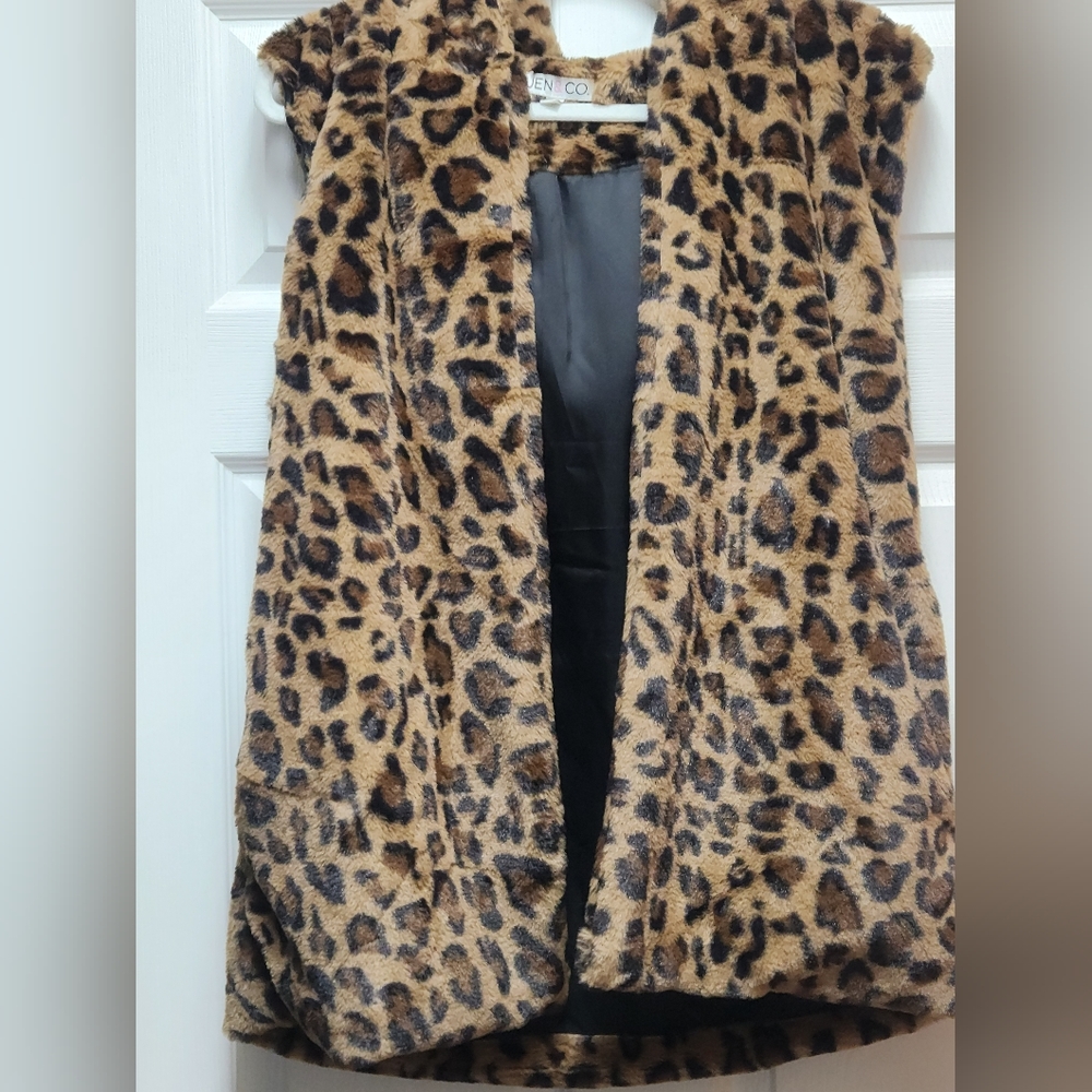 Jen & Co. Faux fur vest/hoodie